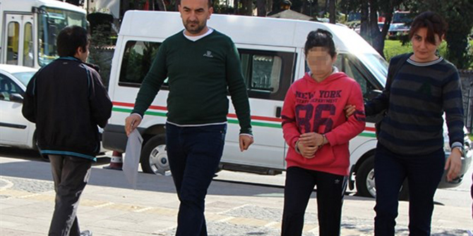 Vicdansız! 18 günlük bebeğini duvara çarparak öldürdü