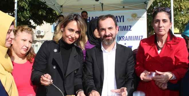 Bayraklı'da AK Parti Aşure Dağıttı