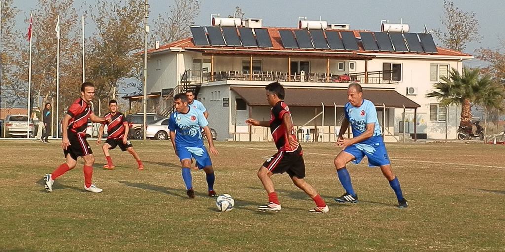 Bol gollü ve zevkli karşılaşmayı ev sahibi Foça 4 – 3 kazandı