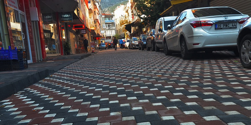 Kemalpaşa yollarına parke taşı