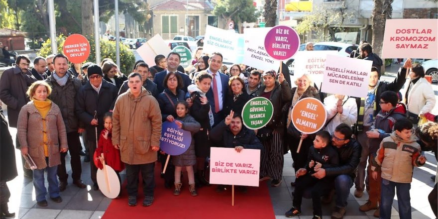 Down Kafe’ye birinci yıl kutlaması