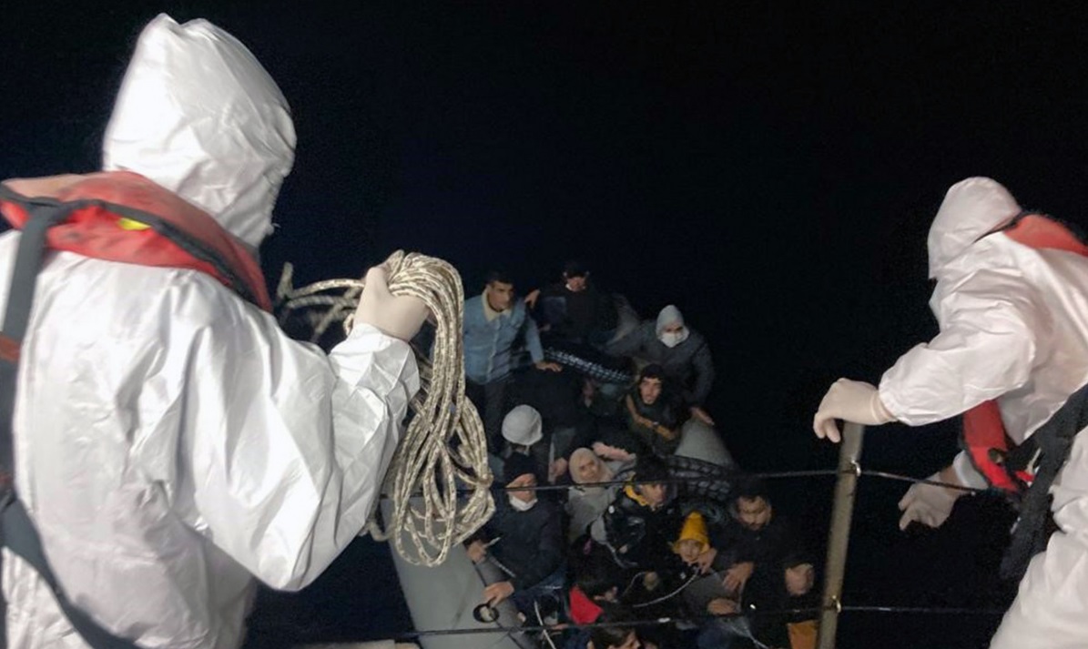 21 düzensiz göçmen kurtarıldı
