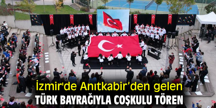 İzmir'de Anıtkabir’den gelen Türk bayrağıyla coşkulu tören