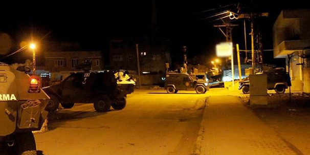 Jandarma Karakoluna bombalı araçla saldırdılar
