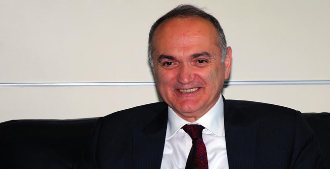 Bakan Özlü’den İzmirli Sanayiciye Ar-Ge Çağrısı