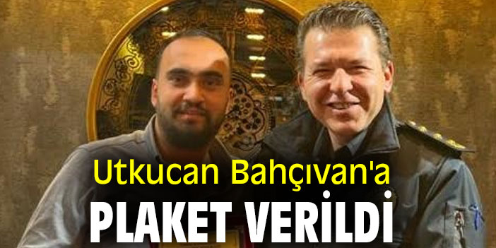 Utkucan Bahçıvan'a plaket verildi