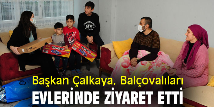 Başkan Çalkaya, Balçovalıları evlerinde ziyaret etti