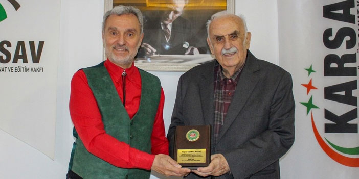 KARSAV'dan Gürkan Ertaç'a plaket