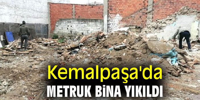 Kemalpaşa'da metruk bina yıkıldı