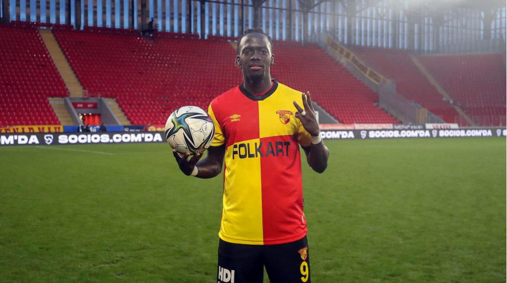 Cherif Ndiaye, Shanghai Port ile anlaşma yaptı