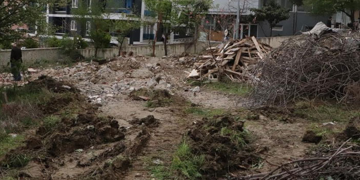 Kepçe operatörü adresleri karıştırdı, yanlış binayı yıktı!