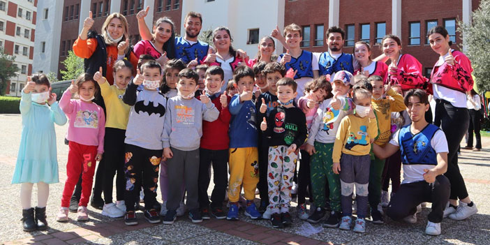 İzmir Ekonomi Üniversitesi'nde şenlik coşkusu