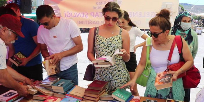 Foça Kitap Şenliğine yoğun ilgi