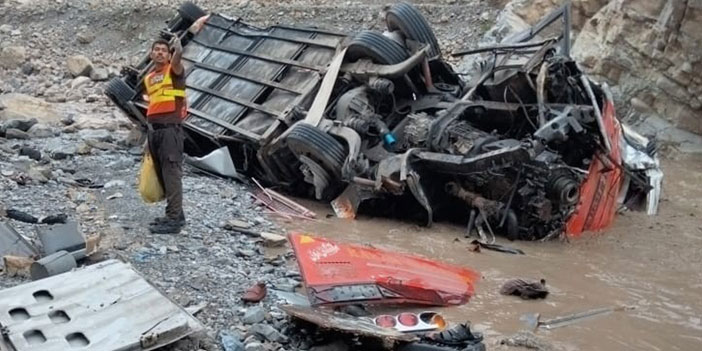 Otobüs vadiye uçtu! 19 kişi hayatını kaybetti