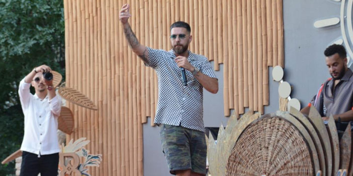 Murda, Çeşme'de sahneye çıktı