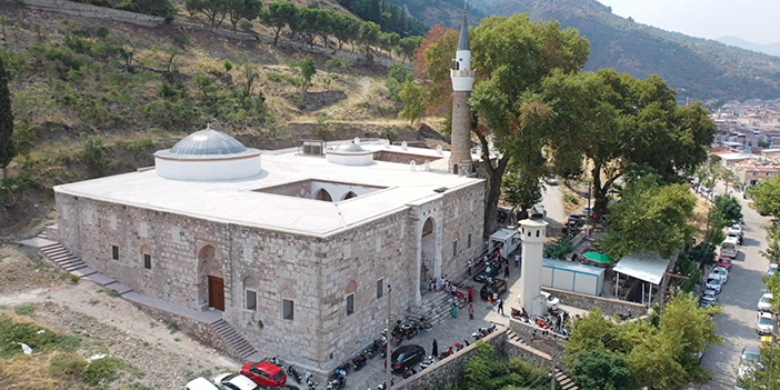 Tarihi camiye 4 yıllık hasret Cuma Namazı ile son buldu