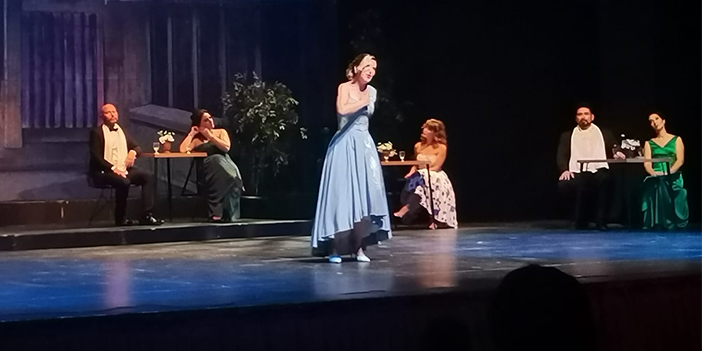 Operetlerden Seçkiler ayakta alkışlandı