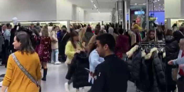 AVM'lerde indirim izdihamı