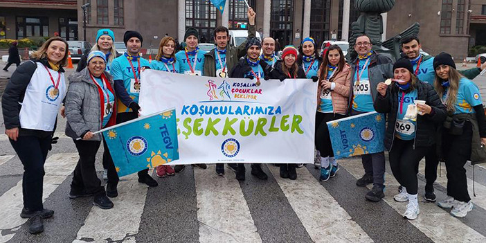 Çocukların eğitimi için koştular