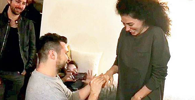 'Sakızlı' Evlilik Teklifi Pişman Ettirdi!