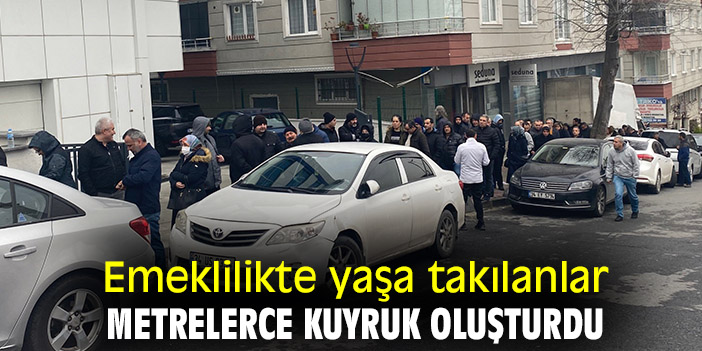 Emeklilikte yaşa takılanlar, metrelerce kuyruk oluşturdu
