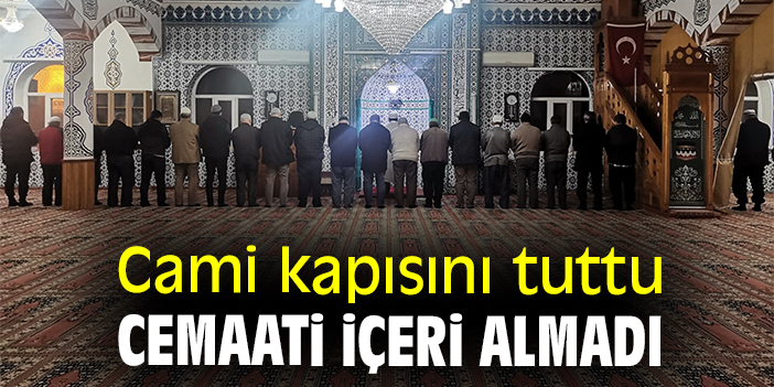 Cami kapısını tuttu cemaati içeri almadı