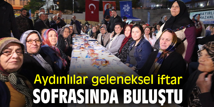 Aydınlılar geleneksel iftar sofrasında buluştu