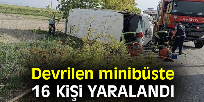 Devrilen minibüste 16 kişi yaralandı