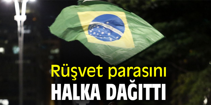 Rüşvet parasını pencereden halka dağıttı