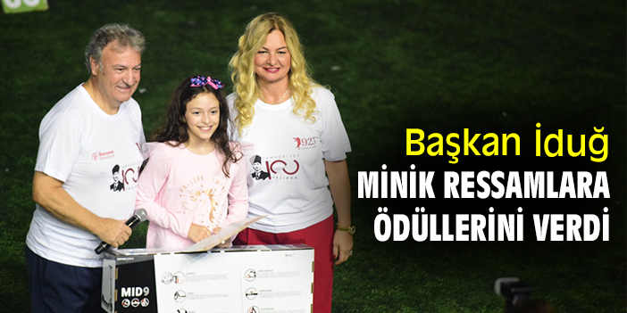 Başkan İduğ, minik ressamlara ödüllerini verdi