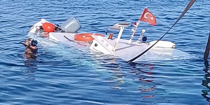 Fırtına tekneleri alabora etti