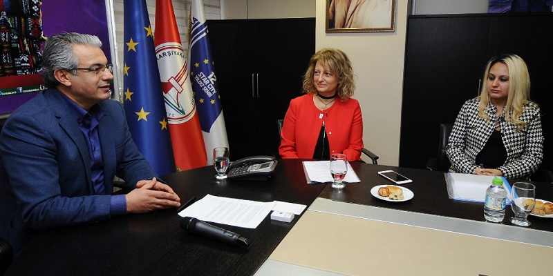 Karşıyaka'da kadınlara önce eğitim sonra iş
