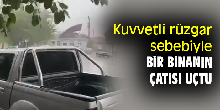 Kuvvetli rüzgar sebebiyle bir binanın çatısı uçtu