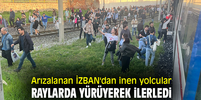 Arızalanan İZBAN'dan inen yolcular raylarda yürüyerek ilerledi
