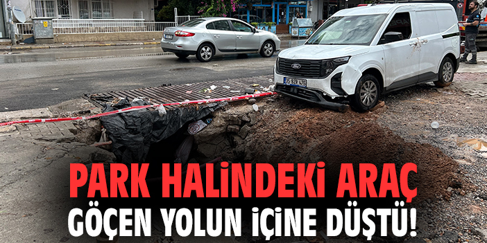 Park halindeki araç göçen yolun içine düştü!