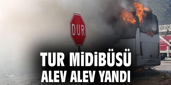 Tur midibüsü alev alev yandı