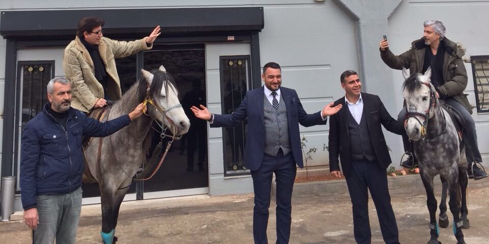 UYGUR KARDEŞLERİN RENKLİ MARDİN  MACERASI…