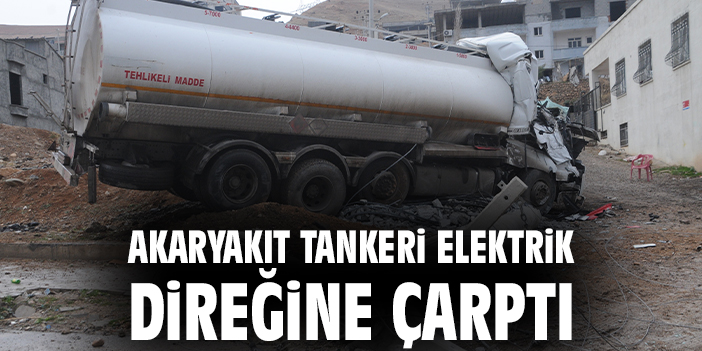 Akaryakıt tankeri elektrik direğine çarptı