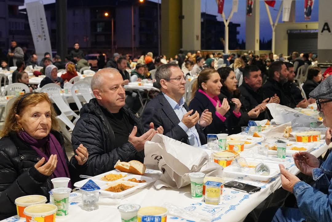 Ramazan ayının ilk iftarı Altınova’da yapıldı.