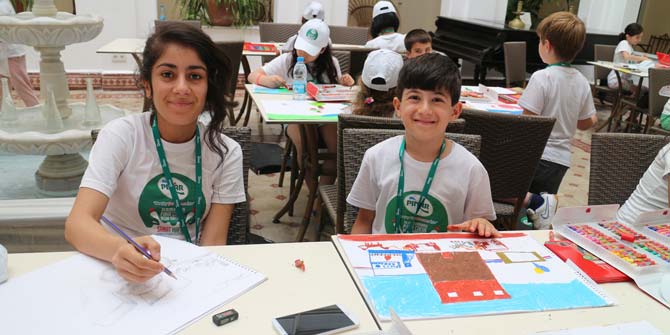 Pınar, resim yapmayı il il gezerek sevdiriyor