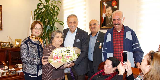 İzmirli Gazi ve Şehit yakınları Başkan Mahmut Badem’i ziyaret etti