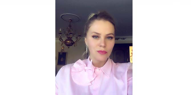 Yıldız Kaplan'dan hafta sonu Selfie si