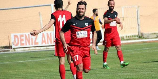 Futbolculara Kızıp Maça Girdi! 3 Gol Attı!