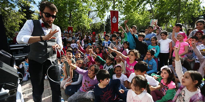 Konak’ta 23 Nisan coşkusu yaşanıyor
