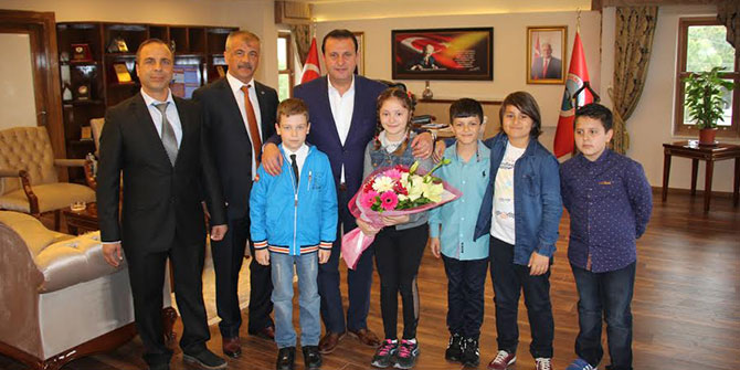 Menderes’te 23 Nisan Coşkusu 