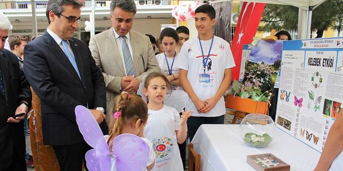 GENÇ BİLİM ADAMLARI ESERLERİNİ SERGİLEDİ
