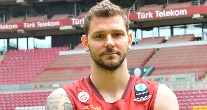 Galatasaray'da bir Veda daha yıldız isim Milan'a transfer oldu