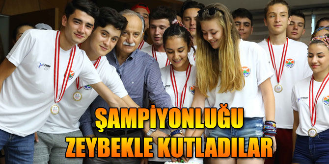 Şampiyonluğu zeybekle kutladılar