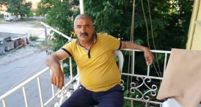 Evlat babasını öldürdü