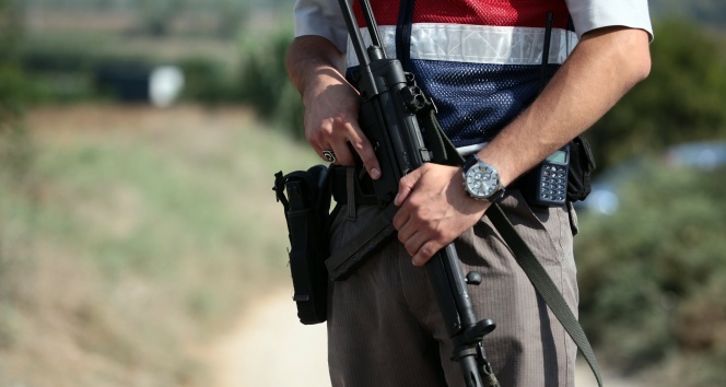 Teröristlerden jandarma karakoluna bombalı saldırı